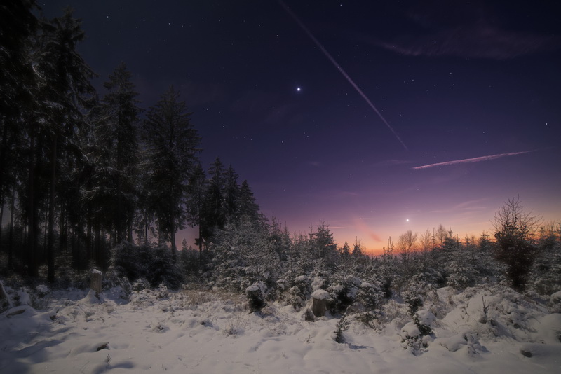 Michael Luy - Planeten über Winterlandschaft